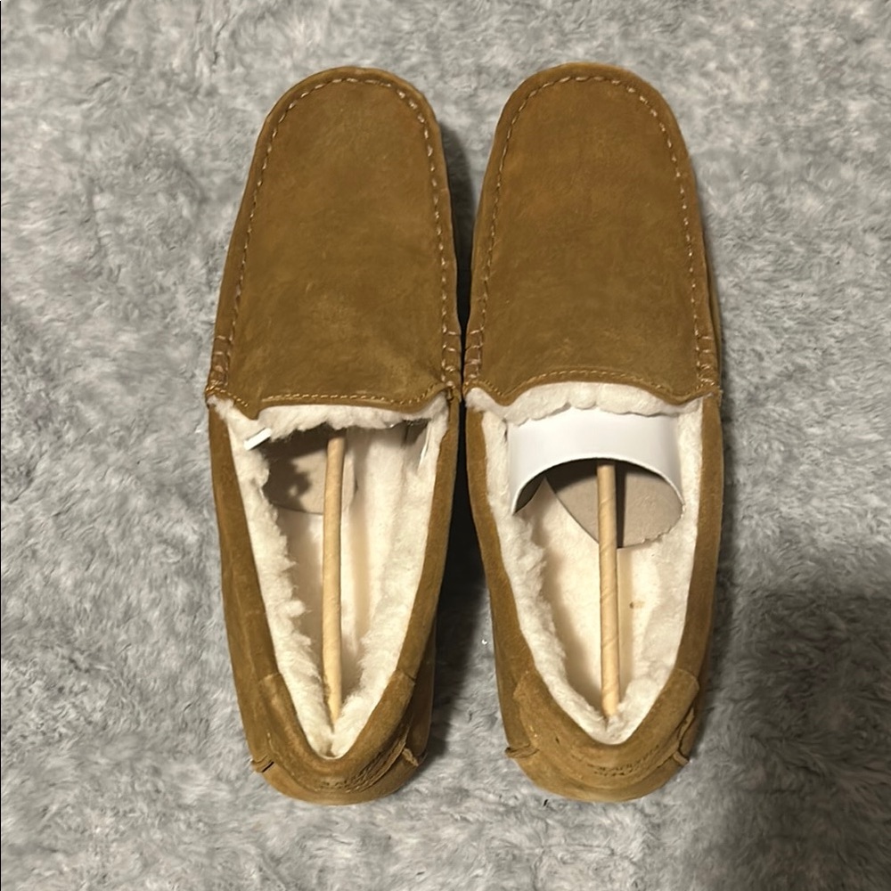 BRAND NEW Men's Koolaburra slippers